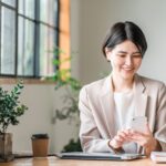 LINEで相談する女性